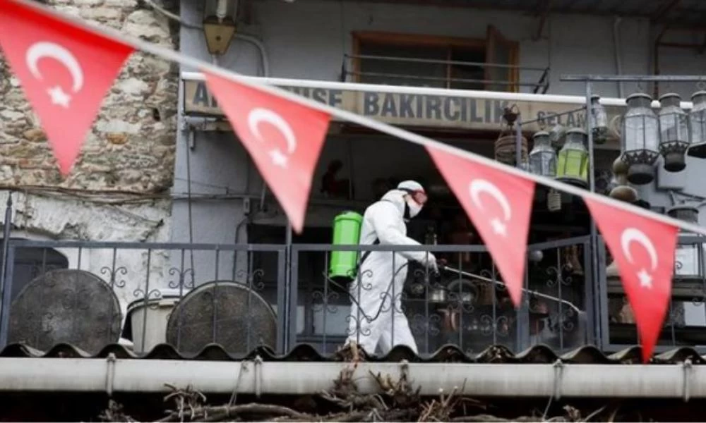 Τουρκία: Σκέψεις για αυστηρό lockdown για να σωθεί η τουριστική περίοδος